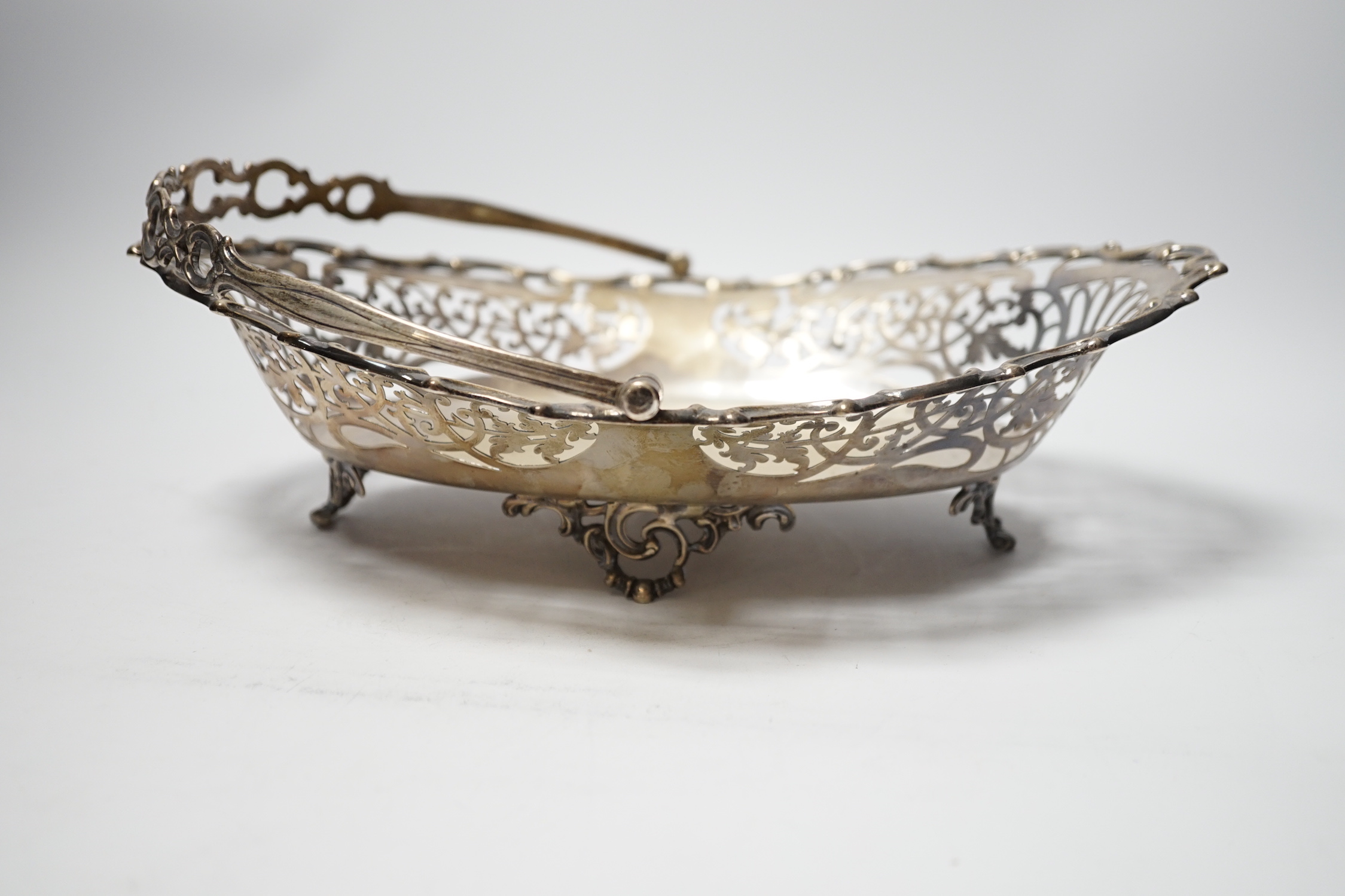 An Edwardian pierced silver oval fruit basket, William Hutton & Sons, Ltd, Sheffield, 1902?, 30cm, 18.9oz.